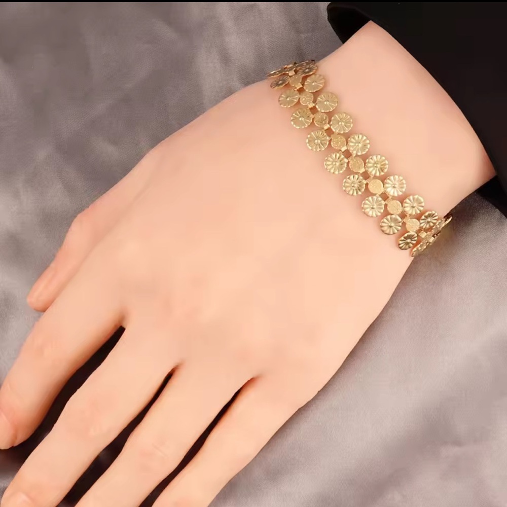 Elegant Gold Floral Bracelet - Picture 2 of 5